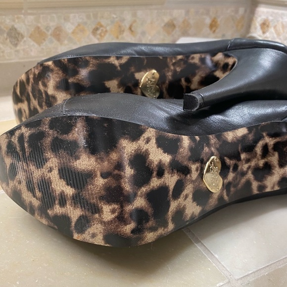 Betsey Johnson bootie with platform. - Picture 4 of 7